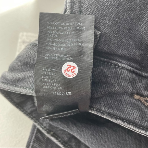 Free People NWT Zuri Mom Jean Dusty Roads Black 28 - Picture 7 of 7